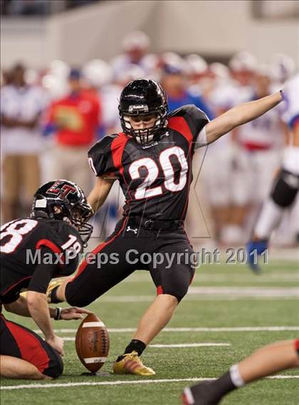 Thumbnail 3 in Lake Travis vs. Midway (UIL 4A Division 1 Final) photogallery.