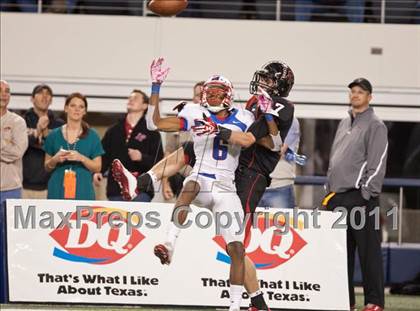 Thumbnail 3 in Lake Travis vs. Midway (UIL 4A Division 1 Final) photogallery.