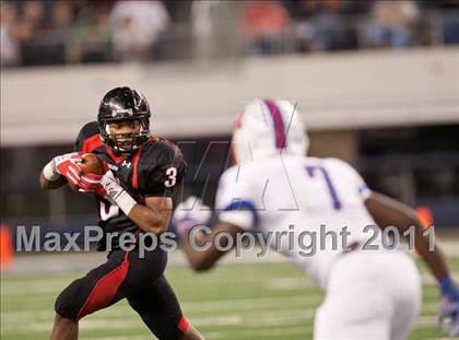 Thumbnail 3 in Lake Travis vs. Midway (UIL 4A Division 1 Final) photogallery.