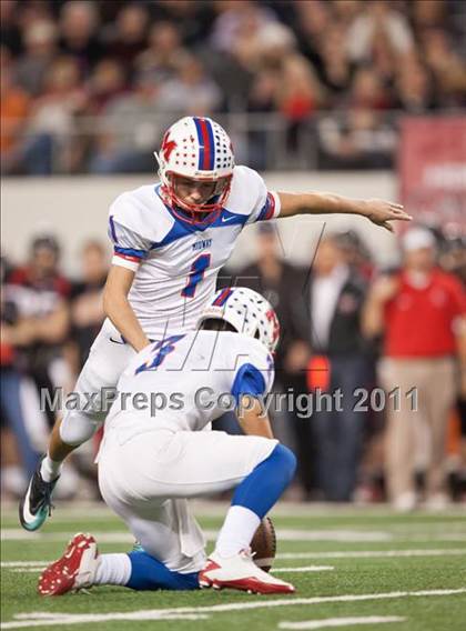 Thumbnail 2 in Lake Travis vs. Midway (UIL 4A Division 1 Final) photogallery.