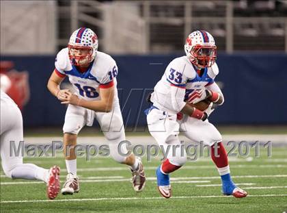 Thumbnail 3 in Lake Travis vs. Midway (UIL 4A Division 1 Final) photogallery.