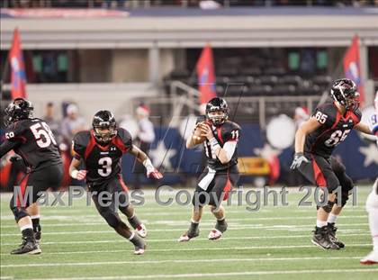 Thumbnail 3 in Lake Travis vs. Midway (UIL 4A Division 1 Final) photogallery.