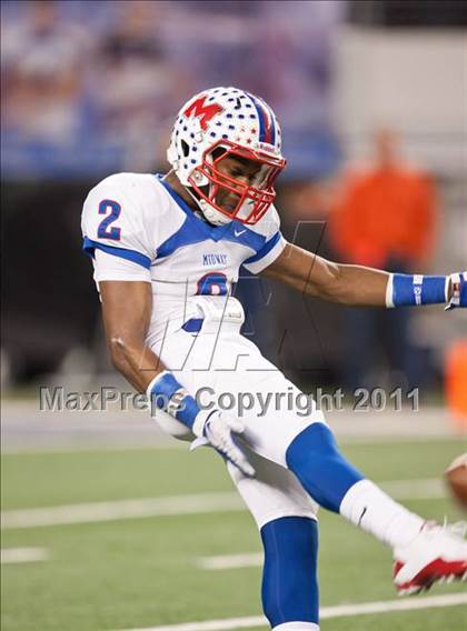 Thumbnail 3 in Lake Travis vs. Midway (UIL 4A Division 1 Final) photogallery.