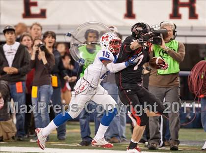 Thumbnail 3 in Lake Travis vs. Midway (UIL 4A Division 1 Final) photogallery.
