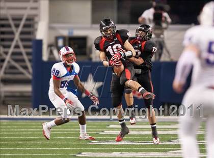 Thumbnail 2 in Lake Travis vs. Midway (UIL 4A Division 1 Final) photogallery.