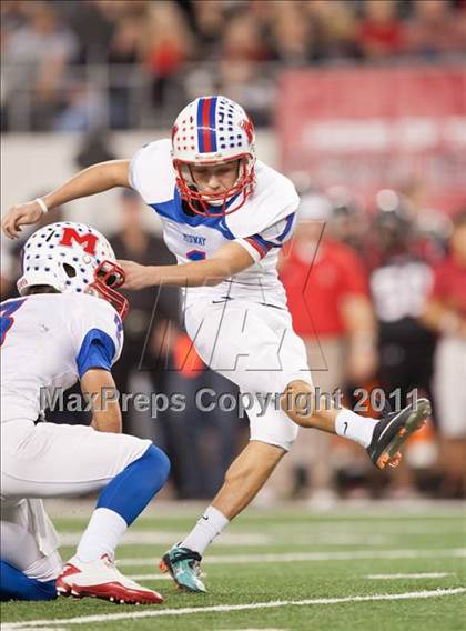 Thumbnail 2 in Lake Travis vs. Midway (UIL 4A Division 1 Final) photogallery.