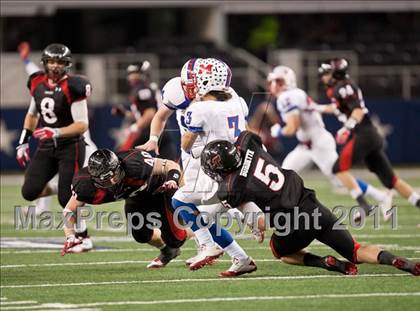 Thumbnail 2 in Lake Travis vs. Midway (UIL 4A Division 1 Final) photogallery.