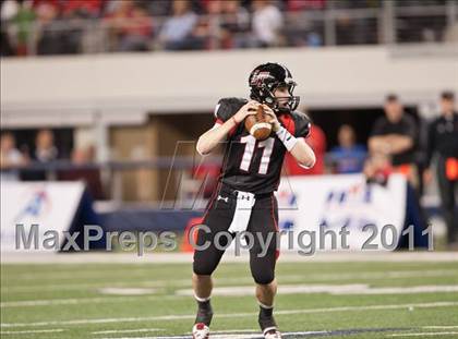 Thumbnail 2 in Lake Travis vs. Midway (UIL 4A Division 1 Final) photogallery.