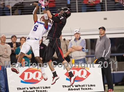 Thumbnail 1 in Lake Travis vs. Midway (UIL 4A Division 1 Final) photogallery.