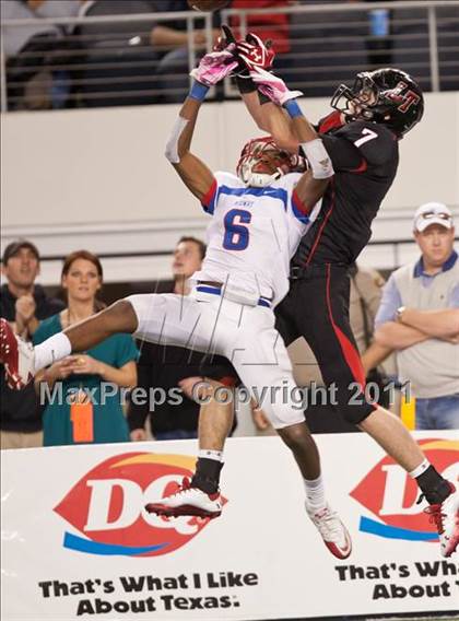 Thumbnail 2 in Lake Travis vs. Midway (UIL 4A Division 1 Final) photogallery.