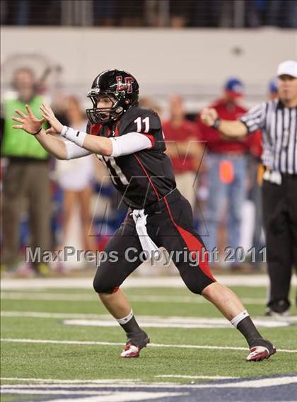 Thumbnail 2 in Lake Travis vs. Midway (UIL 4A Division 1 Final) photogallery.