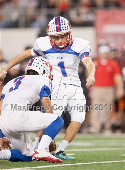 Thumbnail 1 in Lake Travis vs. Midway (UIL 4A Division 1 Final) photogallery.