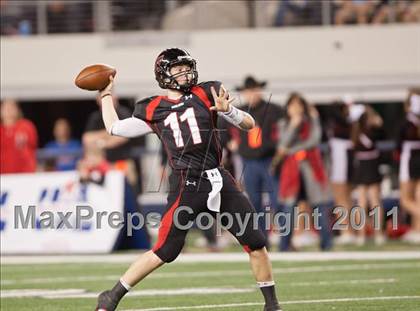 Thumbnail 3 in Lake Travis vs. Midway (UIL 4A Division 1 Final) photogallery.