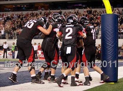 Thumbnail 2 in Lake Travis vs. Midway (UIL 4A Division 1 Final) photogallery.