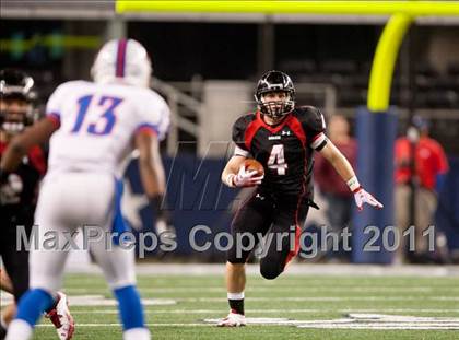 Thumbnail 3 in Lake Travis vs. Midway (UIL 4A Division 1 Final) photogallery.