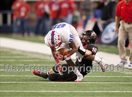 Thumbnail 1 in Lake Travis vs. Midway (UIL 4A Division 1 Final) photogallery.