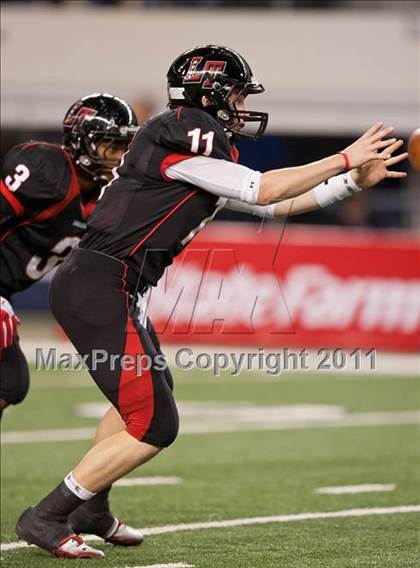Thumbnail 1 in Lake Travis vs. Midway (UIL 4A Division 1 Final) photogallery.