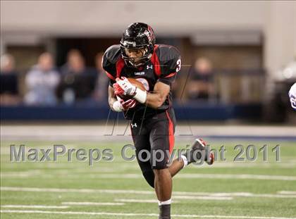 Thumbnail 3 in Lake Travis vs. Midway (UIL 4A Division 1 Final) photogallery.