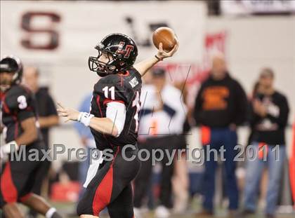 Thumbnail 3 in Lake Travis vs. Midway (UIL 4A Division 1 Final) photogallery.