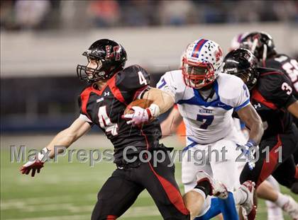 Thumbnail 2 in Lake Travis vs. Midway (UIL 4A Division 1 Final) photogallery.