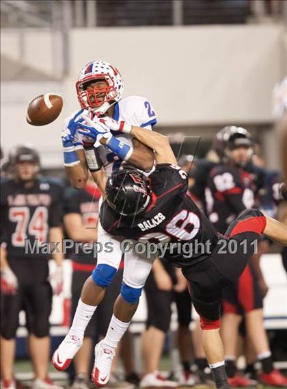 Thumbnail 2 in Lake Travis vs. Midway (UIL 4A Division 1 Final) photogallery.