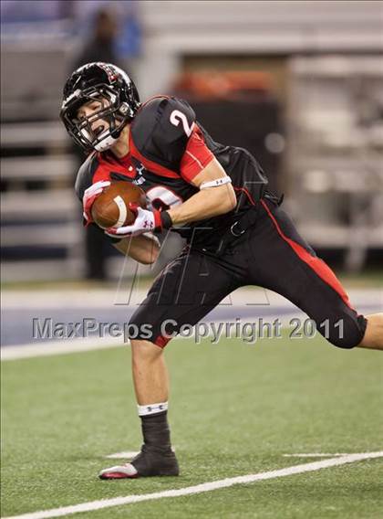 Thumbnail 3 in Lake Travis vs. Midway (UIL 4A Division 1 Final) photogallery.