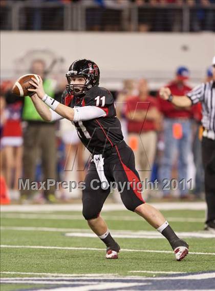 Thumbnail 3 in Lake Travis vs. Midway (UIL 4A Division 1 Final) photogallery.