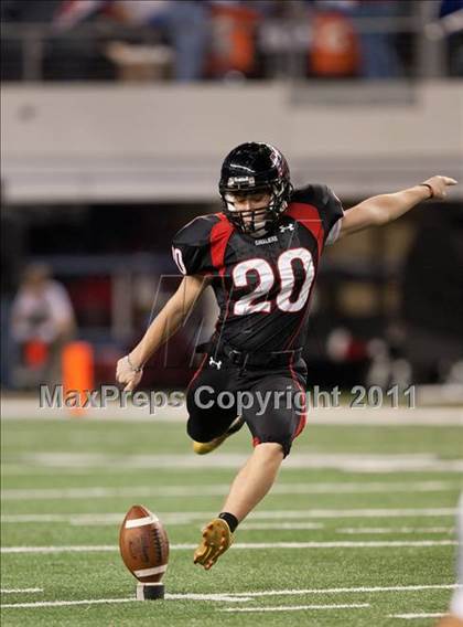 Thumbnail 1 in Lake Travis vs. Midway (UIL 4A Division 1 Final) photogallery.