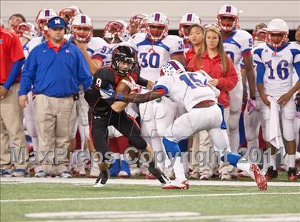 Thumbnail 3 in Lake Travis vs. Midway (UIL 4A Division 1 Final) photogallery.