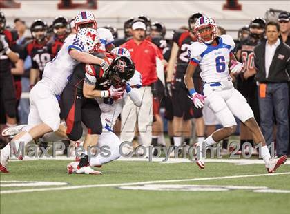 Thumbnail 3 in Lake Travis vs. Midway (UIL 4A Division 1 Final) photogallery.