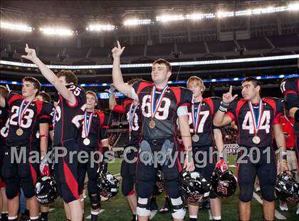 Thumbnail 3 in Lake Travis vs. Midway (UIL 4A Division 1 Final) photogallery.
