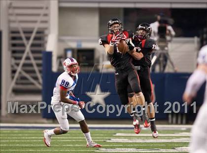 Thumbnail 1 in Lake Travis vs. Midway (UIL 4A Division 1 Final) photogallery.