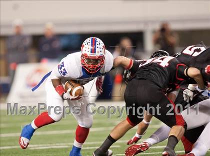 Thumbnail 2 in Lake Travis vs. Midway (UIL 4A Division 1 Final) photogallery.