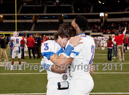 Thumbnail 3 in Lake Travis vs. Midway (UIL 4A Division 1 Final) photogallery.