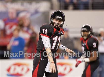 Thumbnail 3 in Lake Travis vs. Midway (UIL 4A Division 1 Final) photogallery.