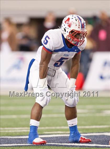 Thumbnail 2 in Lake Travis vs. Midway (UIL 4A Division 1 Final) photogallery.