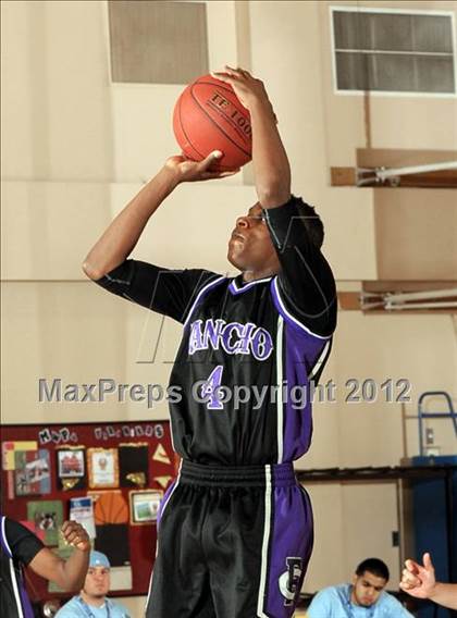 Thumbnail 3 in Rancho Cucamonga vs. Simi Valley (MaxPreps Holiday Classic) photogallery.