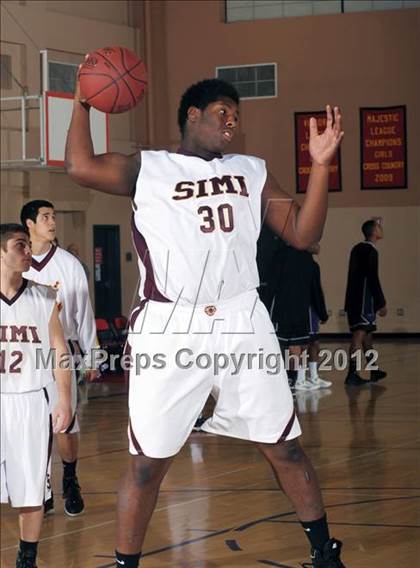 Thumbnail 2 in Rancho Cucamonga vs. Simi Valley (MaxPreps Holiday Classic) photogallery.