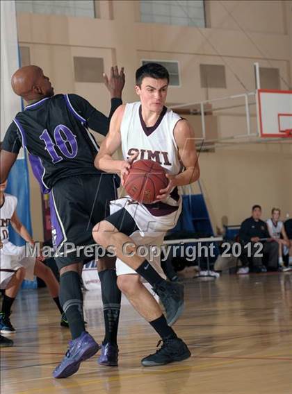 Thumbnail 3 in Rancho Cucamonga vs. Simi Valley (MaxPreps Holiday Classic) photogallery.