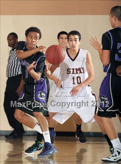 Thumbnail 1 in Rancho Cucamonga vs. Simi Valley (MaxPreps Holiday Classic) photogallery.