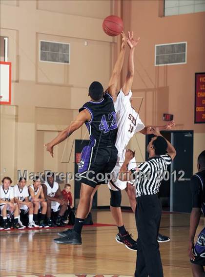 Thumbnail 1 in Rancho Cucamonga vs. Simi Valley (MaxPreps Holiday Classic) photogallery.