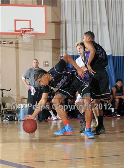 Thumbnail 3 in Rancho Cucamonga vs. Simi Valley (MaxPreps Holiday Classic) photogallery.