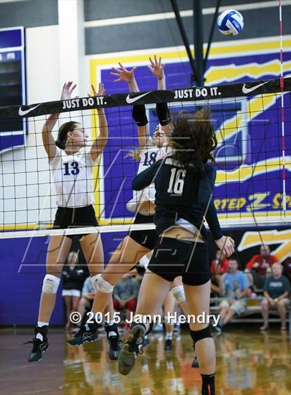 Thumbnail 1 in Archbishop Mitty vs. Assumption (Durango Fall Classic) photogallery.