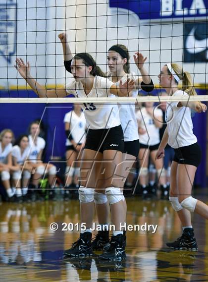 Thumbnail 3 in Archbishop Mitty vs. Assumption (Durango Fall Classic) photogallery.
