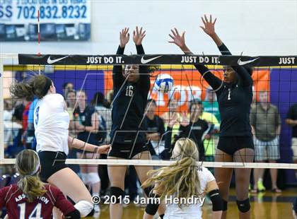 Thumbnail 2 in Archbishop Mitty vs. Assumption (Durango Fall Classic) photogallery.