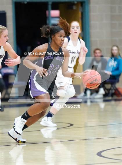 Thumbnail 2 in Mesa Ridge vs Dakota Ridge (Cherry Creek/Dakota Ridge Tip-Off Tournament) photogallery.