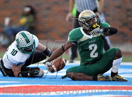 Thumbnail 2 in DeSoto vs. Carroll (UIL 5A Division 1 Quarterfinal Playoff) photogallery.