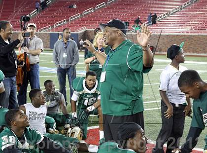 Thumbnail 3 in DeSoto vs. Carroll (UIL 5A Division 1 Quarterfinal Playoff) photogallery.