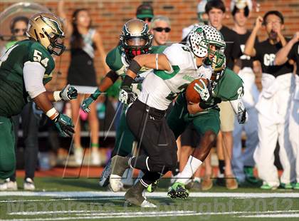 Thumbnail 3 in DeSoto vs. Carroll (UIL 5A Division 1 Quarterfinal Playoff) photogallery.