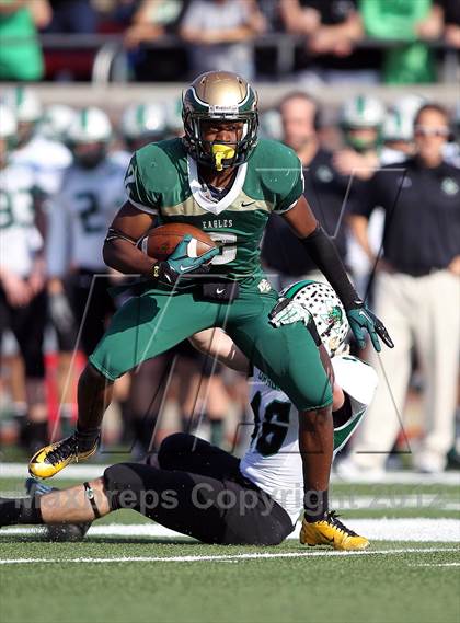 Thumbnail 3 in DeSoto vs. Carroll (UIL 5A Division 1 Quarterfinal Playoff) photogallery.